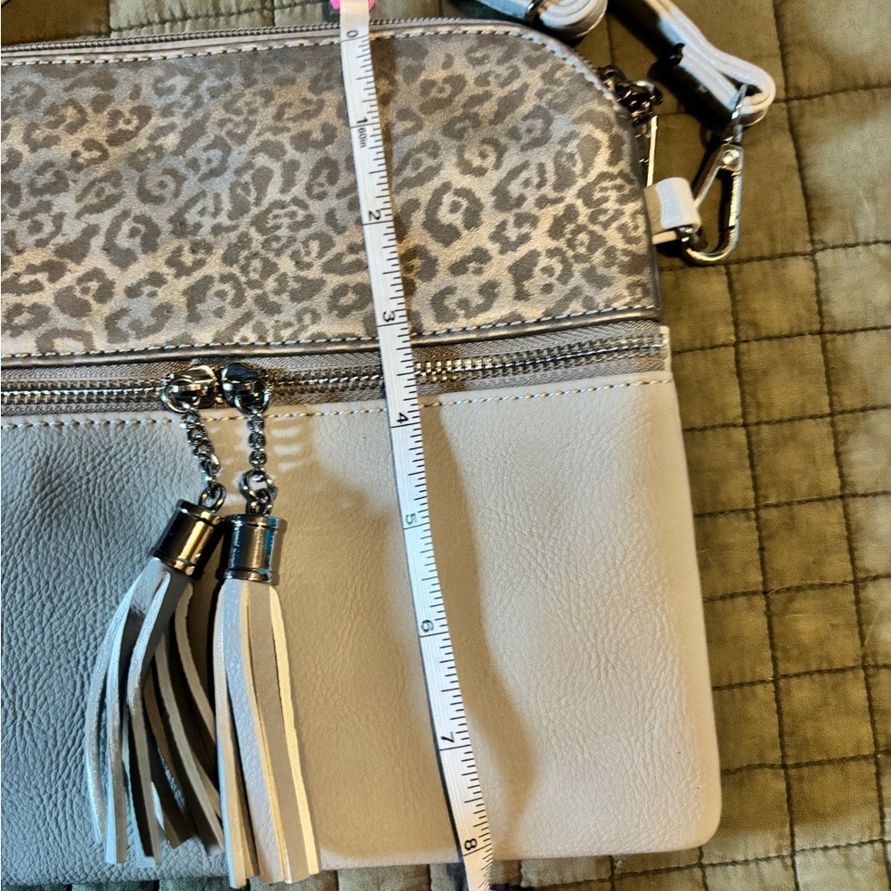 Leopard Print Crossbody Bag - White and Gray Jen & Co - Picture 3 of 11
